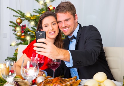 Coqueteando en la fiesta de Navidad