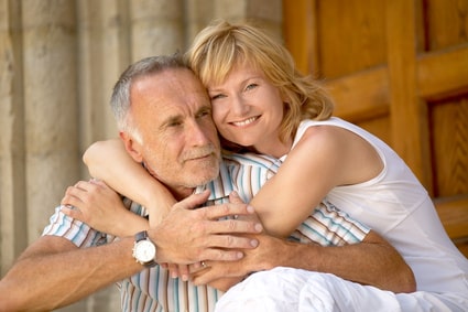 Pareja amorosa con diferencia de edad