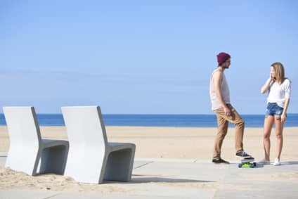 La plage est l&#39;endroit idéal pour un flirt estival