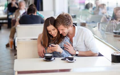 Erfolgreich flirten: Tipps für SMS und Messenger