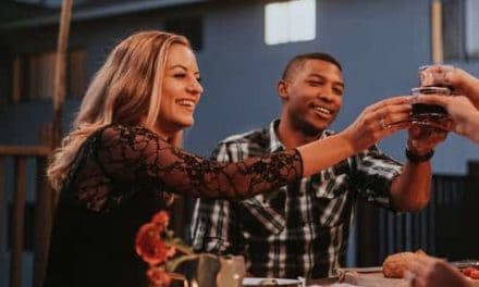 Wie bereite ich eine perfekte Dinnerparty an einem Sommerabend vor?