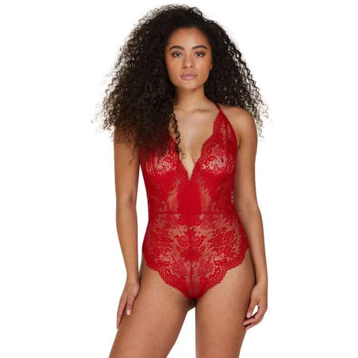 dv dessous trends body cardi rot Es wird heiß: Dessous-Trends 2023