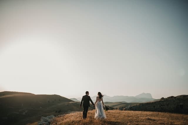 Happy End dank Dating-App: 8 bewegende Stories aus dem echten Leben 1 Reale Dating-App Geschichten, die so süß sind, dass sie gut als kitschige romantische Komödie hätten verfilmt werden können.