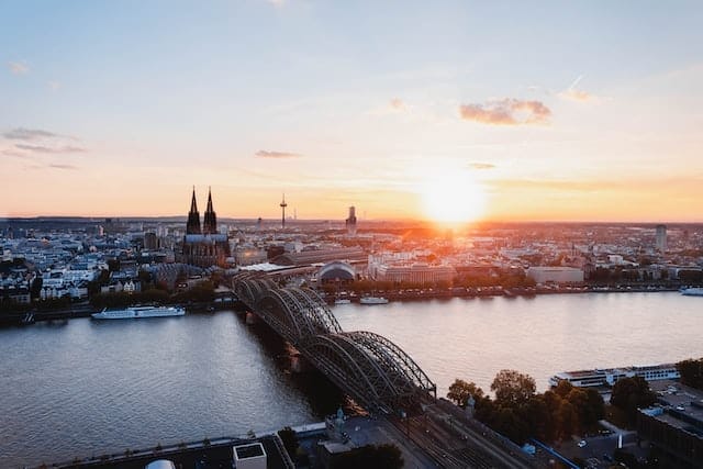 En tant que grande ville, Cologne est un creuset de gens de tous bords.