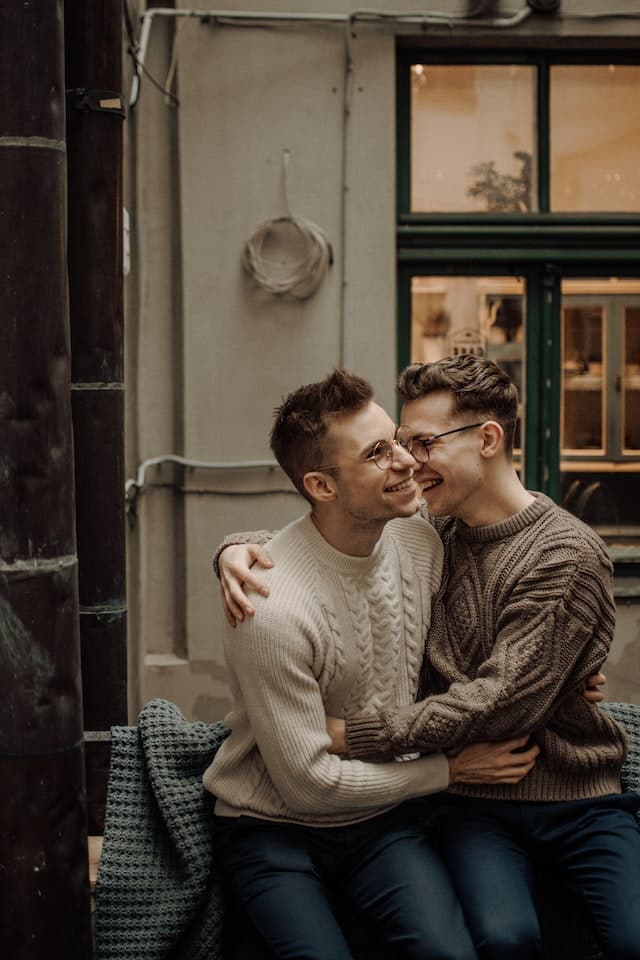 Dating among gay men - What should you consider when meeting at home for the first time?