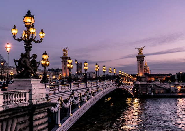 Les endroits les plus romantiques de Paris · Promenade le long du canal Saint-Martin · Profitez d&#39;un bien-être romantique à deux · Visitez le Musée de la Vie Romantique.