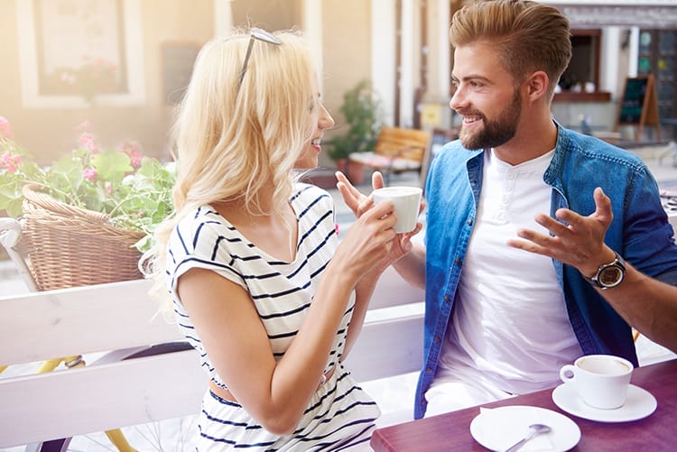 5 Ideen für ein erstes Date, die besser als ein Film sind 1 kreative Date-Ideen, die über das passive Anschauen eines Films hinausgehen und unvergessliche emotionale Erlebnisse bieten
