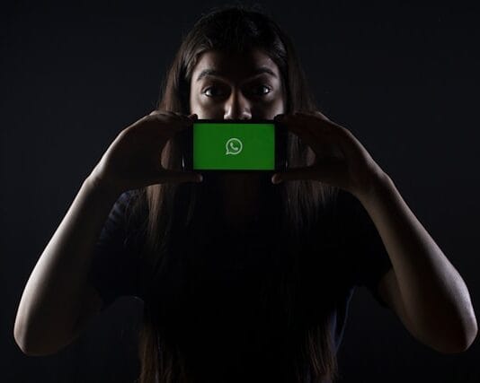 Die dunkle Seite des WhatsApp Sexting: Risiken und Gefahren