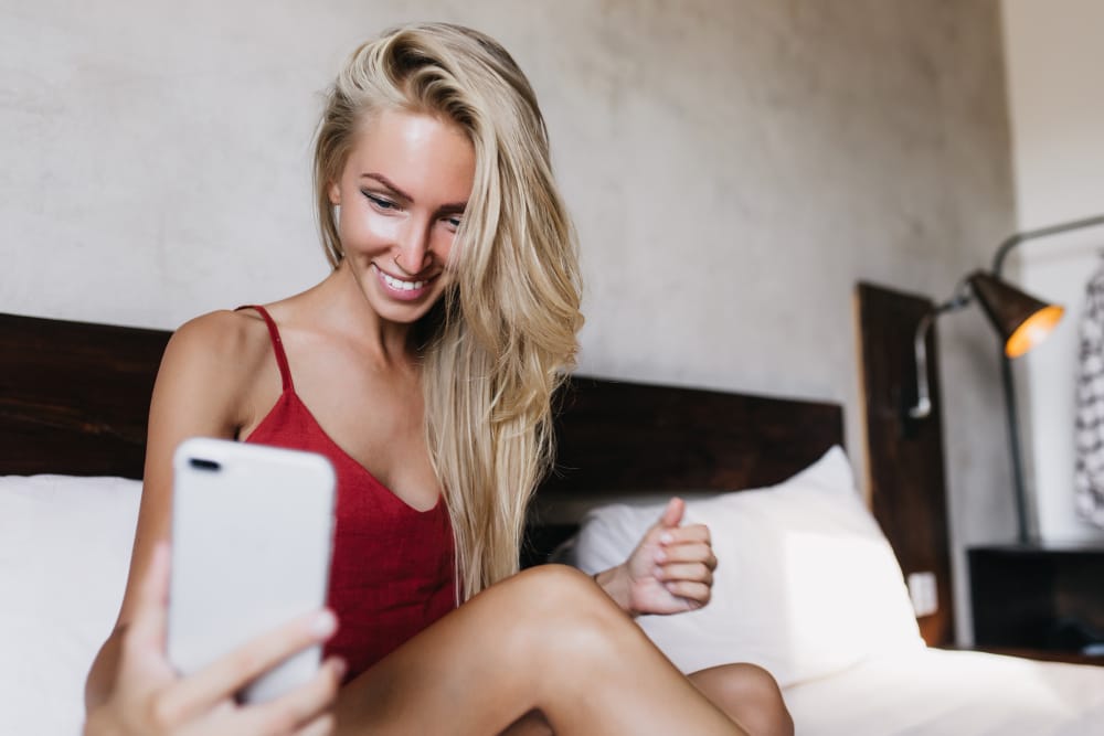 Don&#39;t send intimate photos of yourself too soon