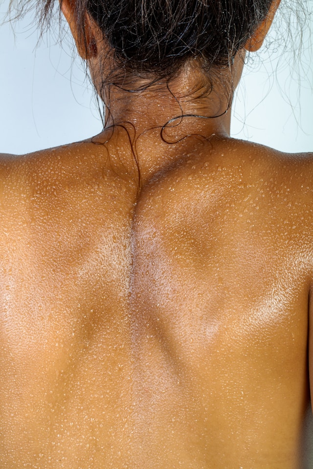 El cuello es una parte sensible del cuerpo donde hay muchas terminaciones nerviosas.