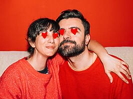 Internationale Liebe über Grenzen hinweg: Tipps, damit Sie beim Dating nicht Ihr Herz (und Ihr Geld) verlieren Internationale Liebe über Grenzen hinweg: Wir geben Ihnen Tipps, damit Sie beim Dating nicht Ihr Herz (und Ihr Geld) verlieren.